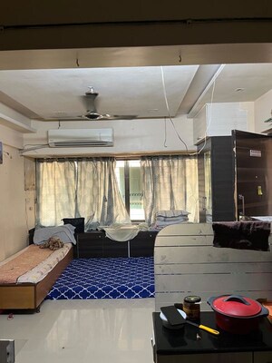 Team Area in 1 BHK Apartment at Goregaon West – for Sale