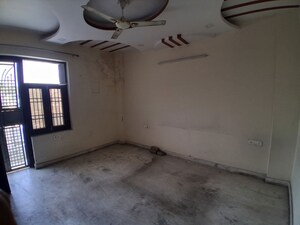 Room in 4 BHK Builder Floor at Rajouri Garden – for Rent