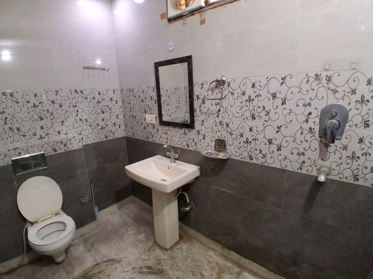 Master Bedroom, rajouri garden 4 Bedroom 190 Sq.Yd. Builder Floor In Rajouri Garden Delhi 10206673