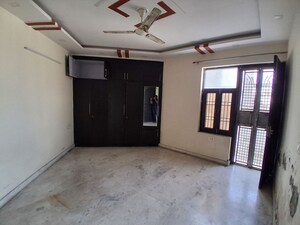 Room in 4 BHK Builder Floor at Rajouri Garden – for Rent