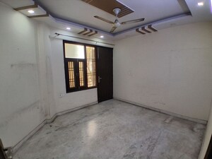 Room in 4 BHK Builder Floor at Rajouri Garden – for Rent