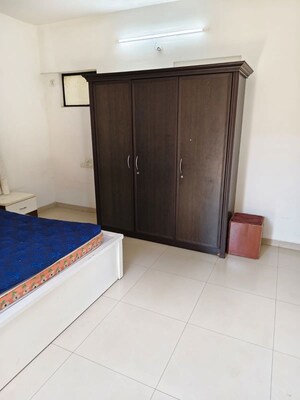 Room in 4 BHK Apartment at Kapil Malhar Apartment, Baner – for Rent