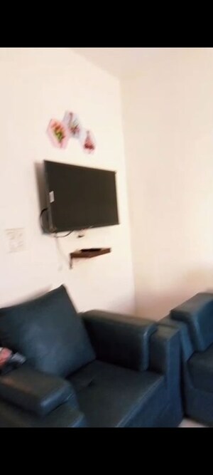 Furnished Amenities in 2 BHK Builder Floor at South City 1 – for Rent