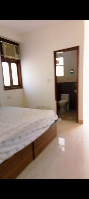 Room in 2 BHK Builder Floor at South City 1 – for Rent