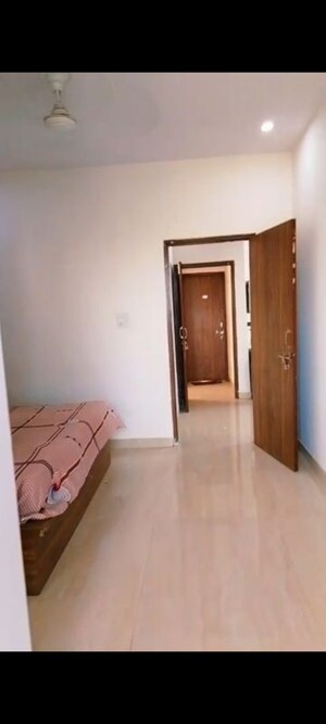Room in 2 BHK Builder Floor at South City 1 – for Rent