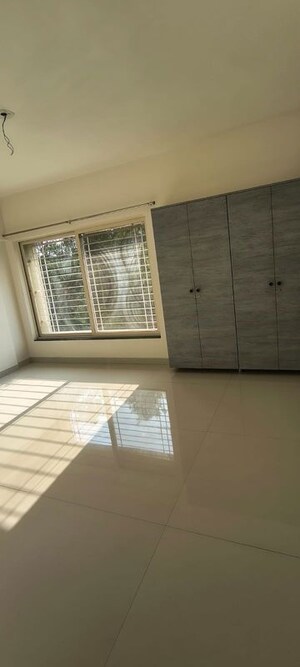 Room in 4 BHK Apartment at Baner – for Rent