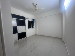 Room in 3 BHK Apartment at SLV Splendour, Kanakapura Road – for Sale