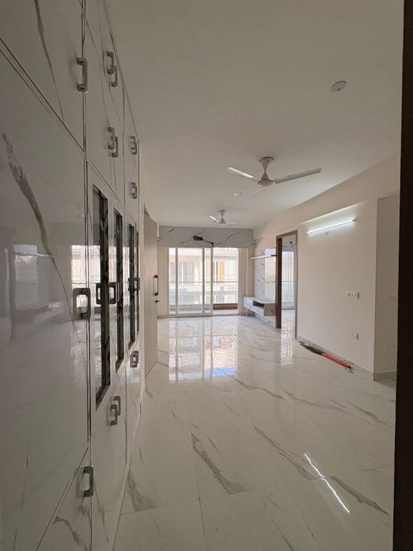 3.5 BHK + Pooja Room,Study Room Builder Floor For Rent in Smart World Gems