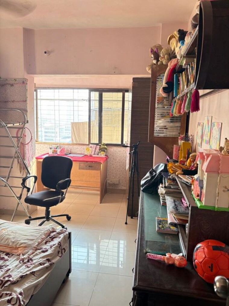 Master Bedroom, royal-classic-co-op-society 2 Bedroom 950 Sq.Ft. Apartment In Andheri West Mumbai 10206822