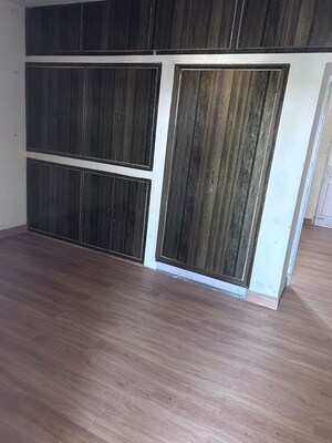 Room in 2 BHK Builder Floor at Sector 15 – for Rent