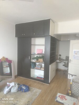 Furnished Amenities in 3 BHK Apartment at DLF Oakwood Estate, Dlf Phase ii – for Rent