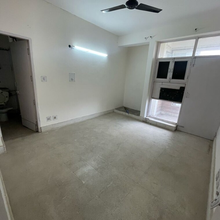Room, sector 21d 3 Bedroom 250 Sq.Yd. Independent House In Sector 21d Faridabad 10206837