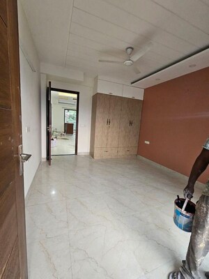 Parking in 3 BHK Builder Floor at Sector 46 – for Rent