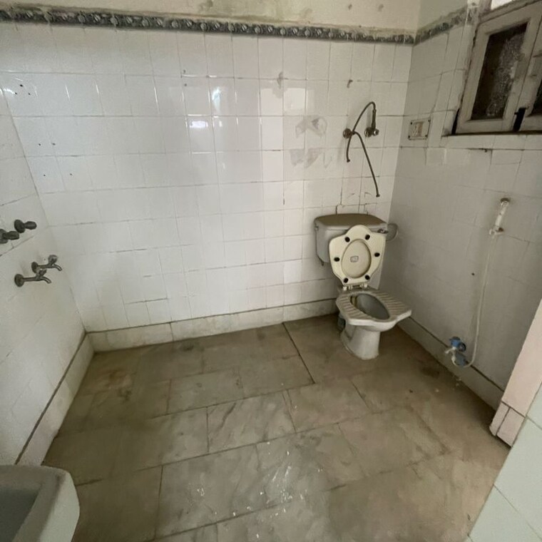 Bathroom, sector 21d 3 Bedroom 350 Sq.Yd. Builder Floor In Sector 21d Faridabad 10206871