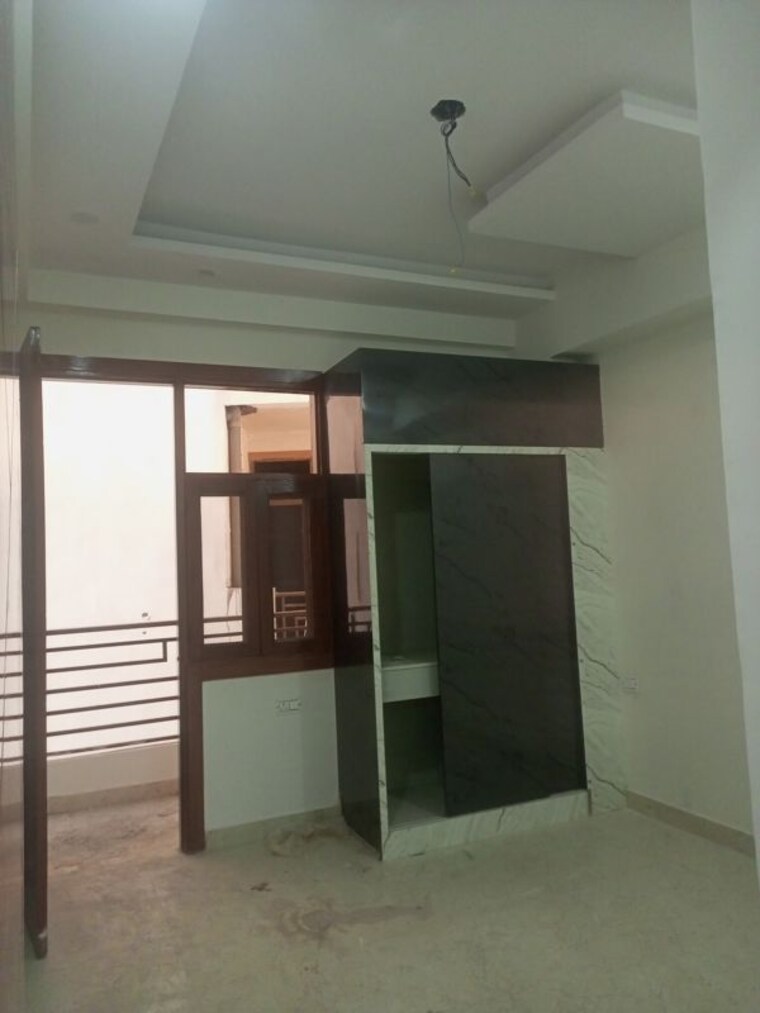 Room, sector 73 1 Bedroom 600 Sq.Ft. Builder Floor In Sector 73 Noida 10206873