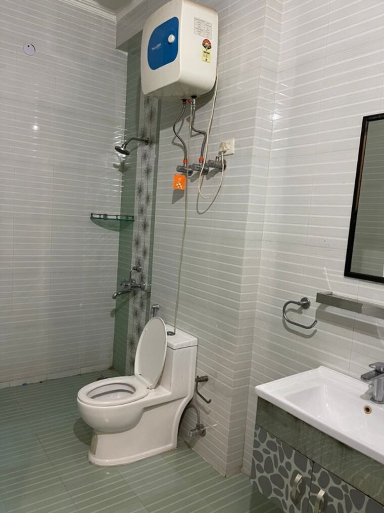 Bathroom, sector 46 3 Bedroom 1800 Sq.Ft. Builder Floor In Sector 46 Gurgaon 10206910