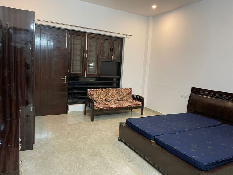 Room, sector 46 3 Bedroom 1800 Sq.Ft. Builder Floor In Sector 46 Gurgaon 10206910