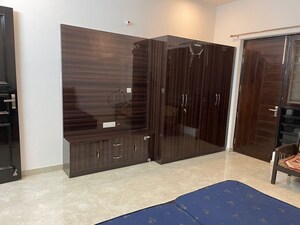 Room in 3 BHK Builder Floor at Sector 46 – for Rent