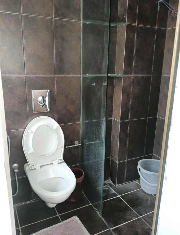 Bathroom, mittal-dariya-mahal 3 Bedroom 1300 Sq.Ft. Apartment In Malabar Hill Mumbai 10206944