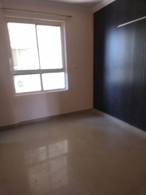 Room in 3 BHK Apartment at Assotech Windsor Court, Sector 78 – for Rent