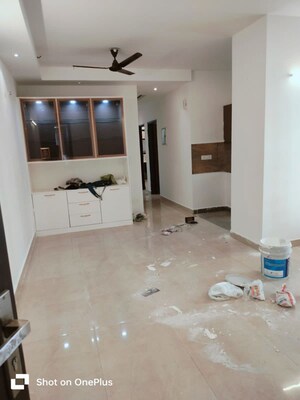 Room in 3 BHK Apartment at Elite Golf Green, Sector 79 – for Rent