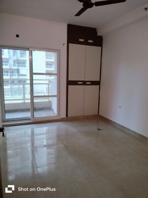 Room in 3 BHK Apartment at Elite Golf Green, Sector 79 – for Rent