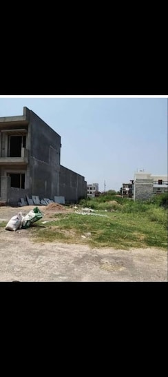Plot For Sale in Sector 76