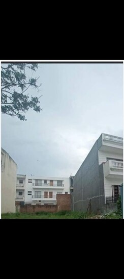 Plot For Sale in Sector 76