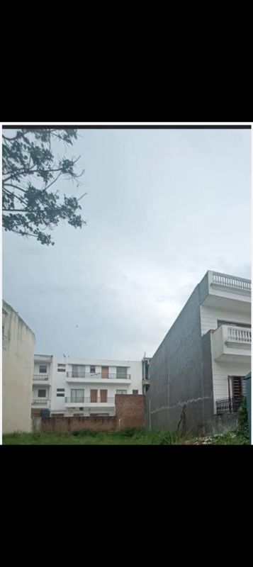 Plot For Sale in Sector 76
