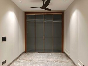 Room in 6 BHK Independent House at Vasant Vihar – for Sale