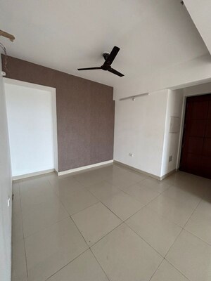 Room in 3.5 BHK Apartment at Shalimar Vista, Gomti Nagar – for Rent