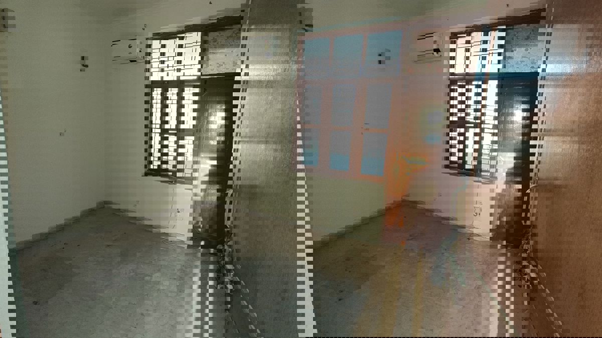 3 BHK + Servant Room 2700 Sq.Ft. Builder Floor in Ardee City