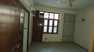 Room in 3 BHK Builder Floor at Ardee City, Sector 52 – for Rent