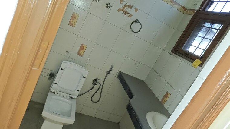 Bathroom, ardee-city 3 Bedroom 2700 Sq.Ft. Builder Floor In Sector 52 Gurgaon 10207024