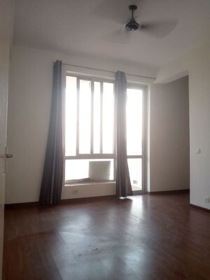 Room in 2 BHK Apartment at Pioneer Park Phase 1, Sector 61 – for Rent