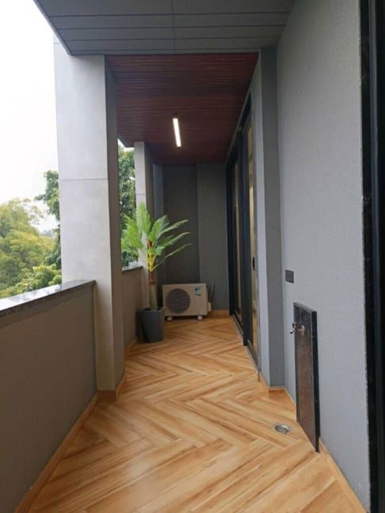 Balcony, south extension ii 5 Bedroom 1100 Sq.Yd. Independent House In South Extension ii Delhi 10207083