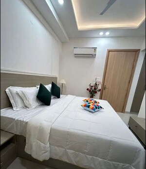 Team Area in 3 BHK Apartment at Shalimar Emerald, Butler Colony – for Rent