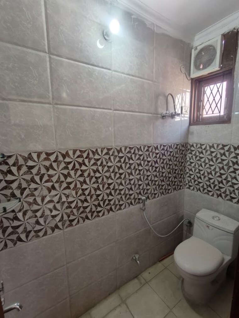 Bathroom, neb sarai 2 Bedroom 850 Sq.Ft. Builder Floor In Neb Sarai Delhi 10207122