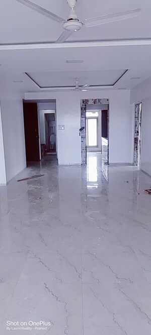 Room in 3.5 BHK Apartment at Neumec Chandelier Court, Worli – for Rent