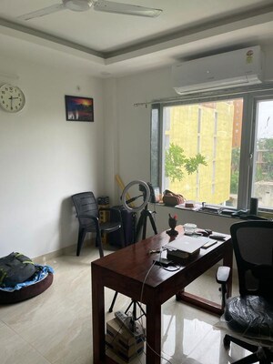 Master Bedroom in 6 BHK Independent House at Nizamuddin East – for Sale