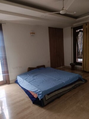 Bedroom in 6 BHK Independent House at Nizamuddin East – for Sale