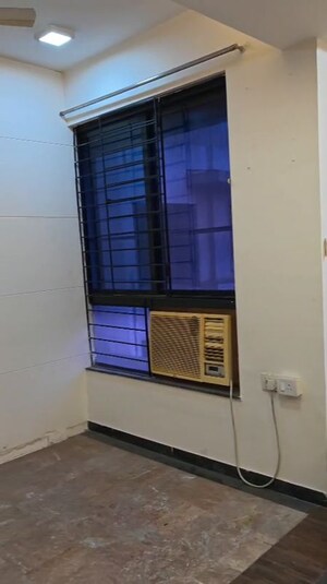 Room in 1.5 BHK Apartment at Hiranandani Estate, Ghodbunder Road – for Rent