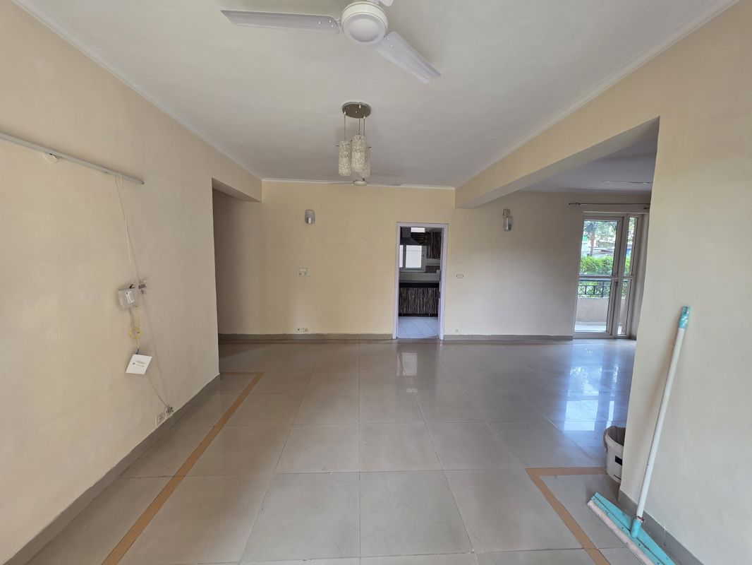 3 BHK + Pooja Room,Servant Room,Study Room,Extra Room Apartment For Rent in Orchid Petals