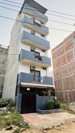1 Rk+ Servant Room Builder Floor For Rent in Saurabh Niwas