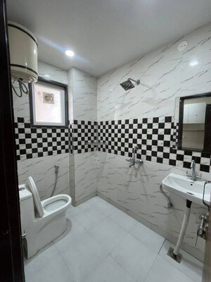 Bathroom in 1 RK Builder Floor at DLF Qerwa, Sector 28 – for Rent