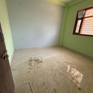 Room in 2 BHK Builder Floor at Sector 18 – for Rent