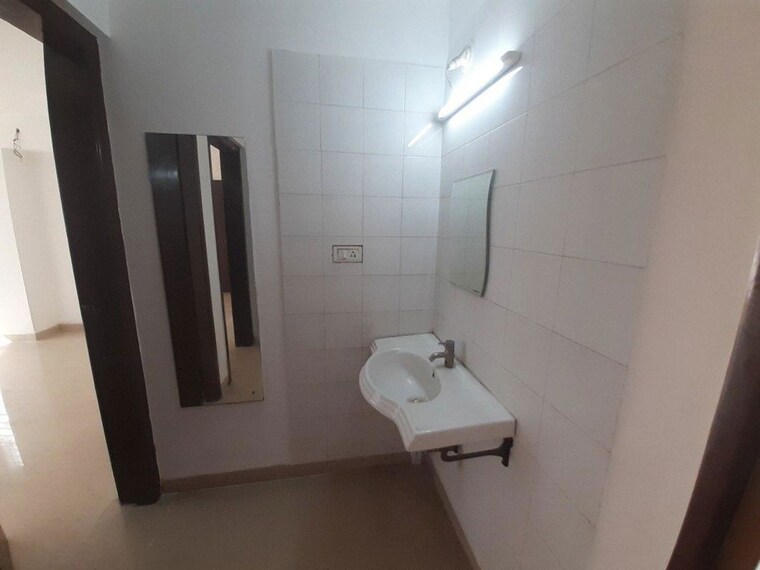 Bathroom, lotus-life 3 Bedroom 1700 Sq.Ft. Apartment In Aundh Pune 10207194