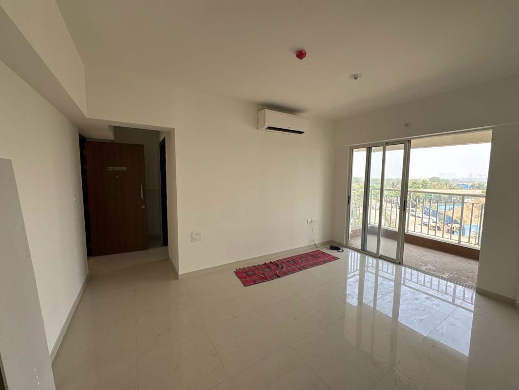 1.5 BHK + Store Room Apartment For Sale in Lodha Amara