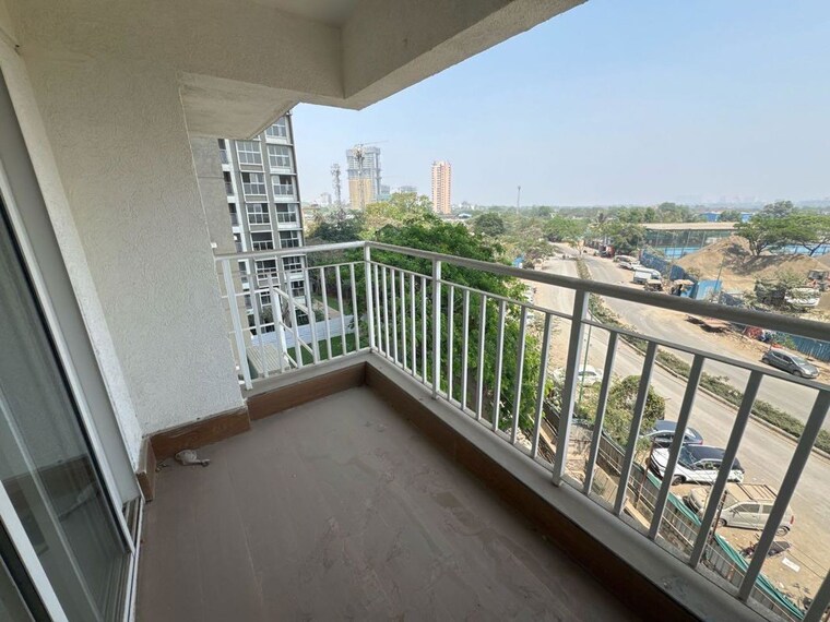 Balcony, lodha-amara 1.5 Bedroom 552 Sq.Ft. Apartment In Kolshet Road Thane 10207205