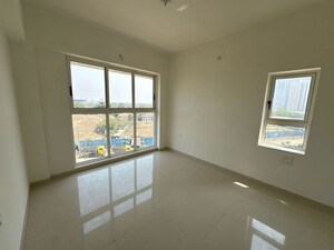 Room in 1.5 BHK Apartment at Lodha Amara, Kolshet Road – for Sale